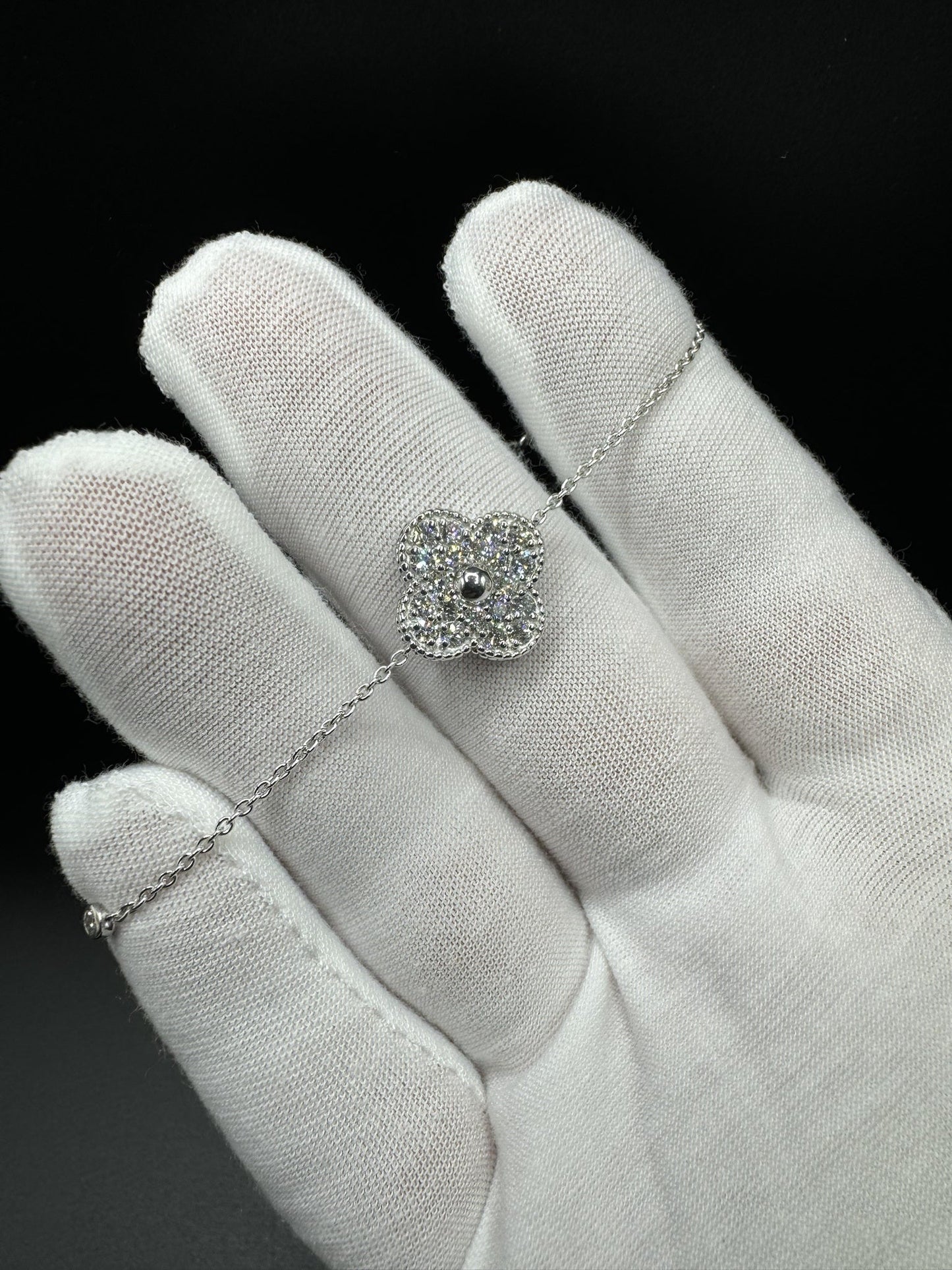 7-8” Silver 16mm Clover Bracelet 1.1ctw VS/ VVS Diamonds 4.6g