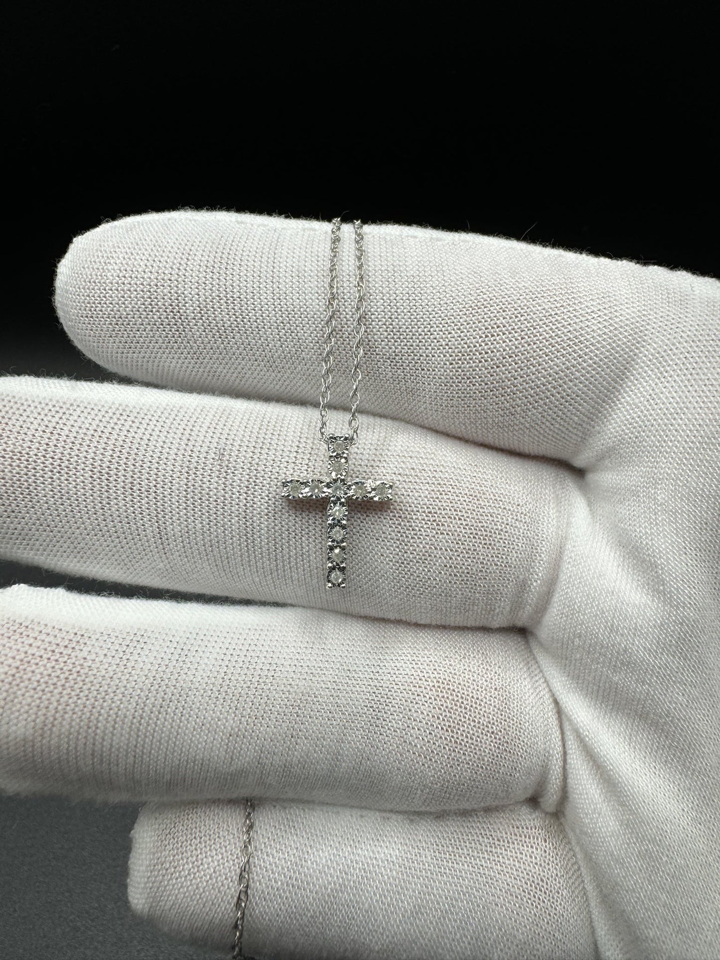 18” Silver Chain & 3/4” 1/8ctw Natural Diamond Cross 2.1g