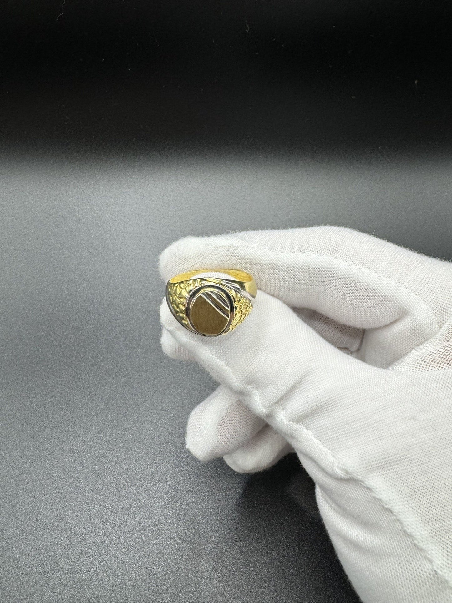 Size 10 14k Gold Two-Tone Nugget Style Signet Ring 5.82g