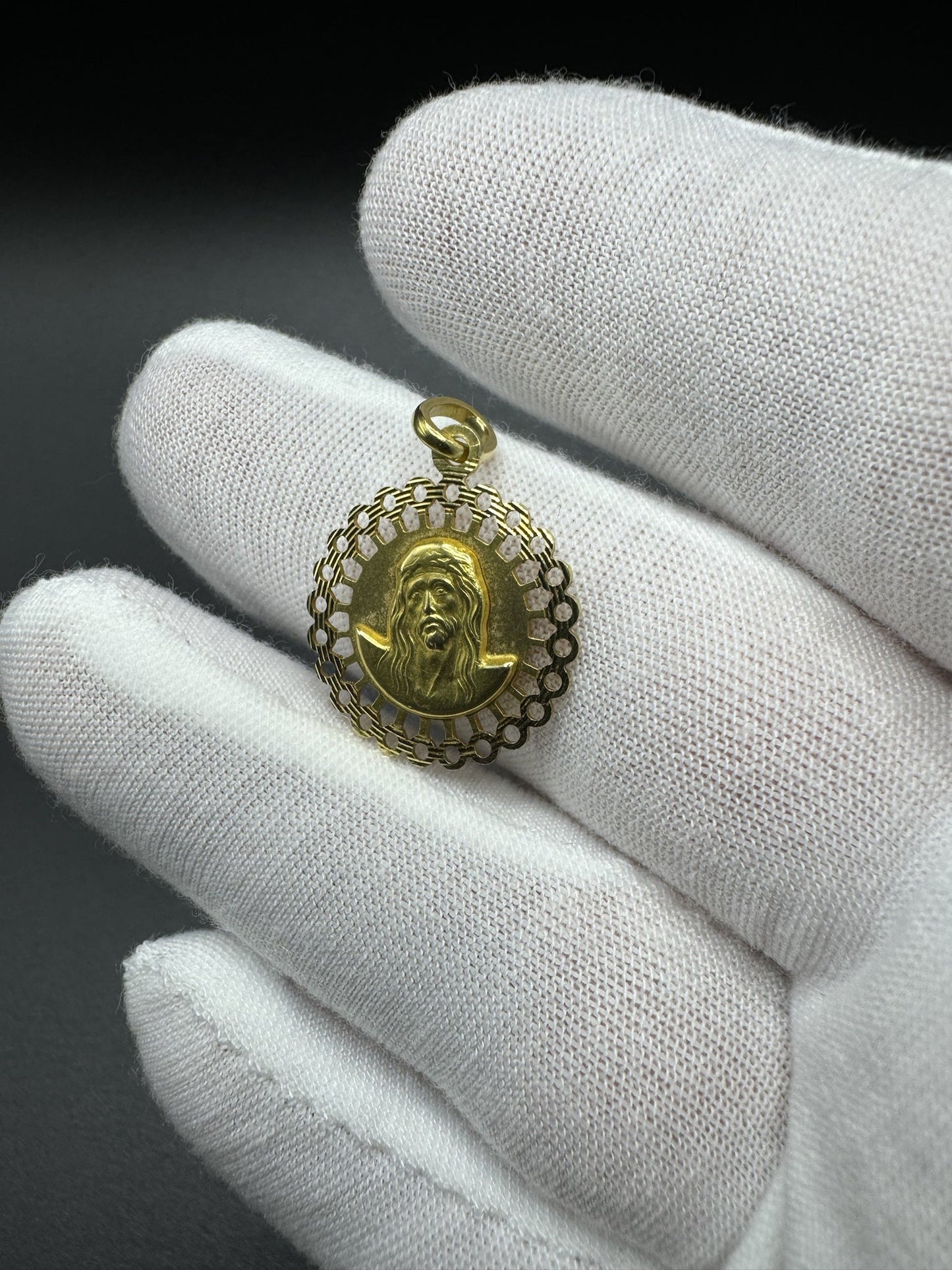 3/4” 14k Yellow Gold Round Reversible Jesus & Mary Pendant 3.5mm Bail 2.84