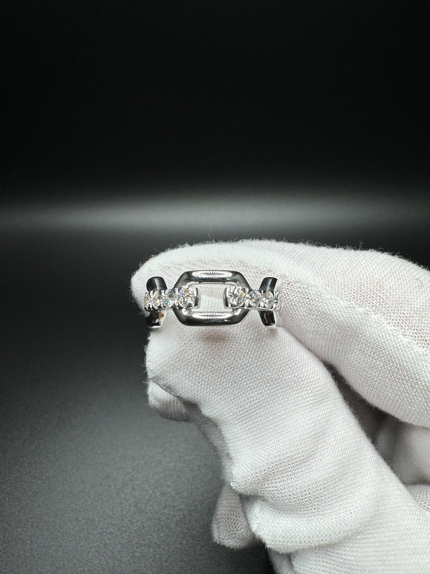 Size 8 Silver 1/2ctw Lab Diamond Link Style Ring 5.4g