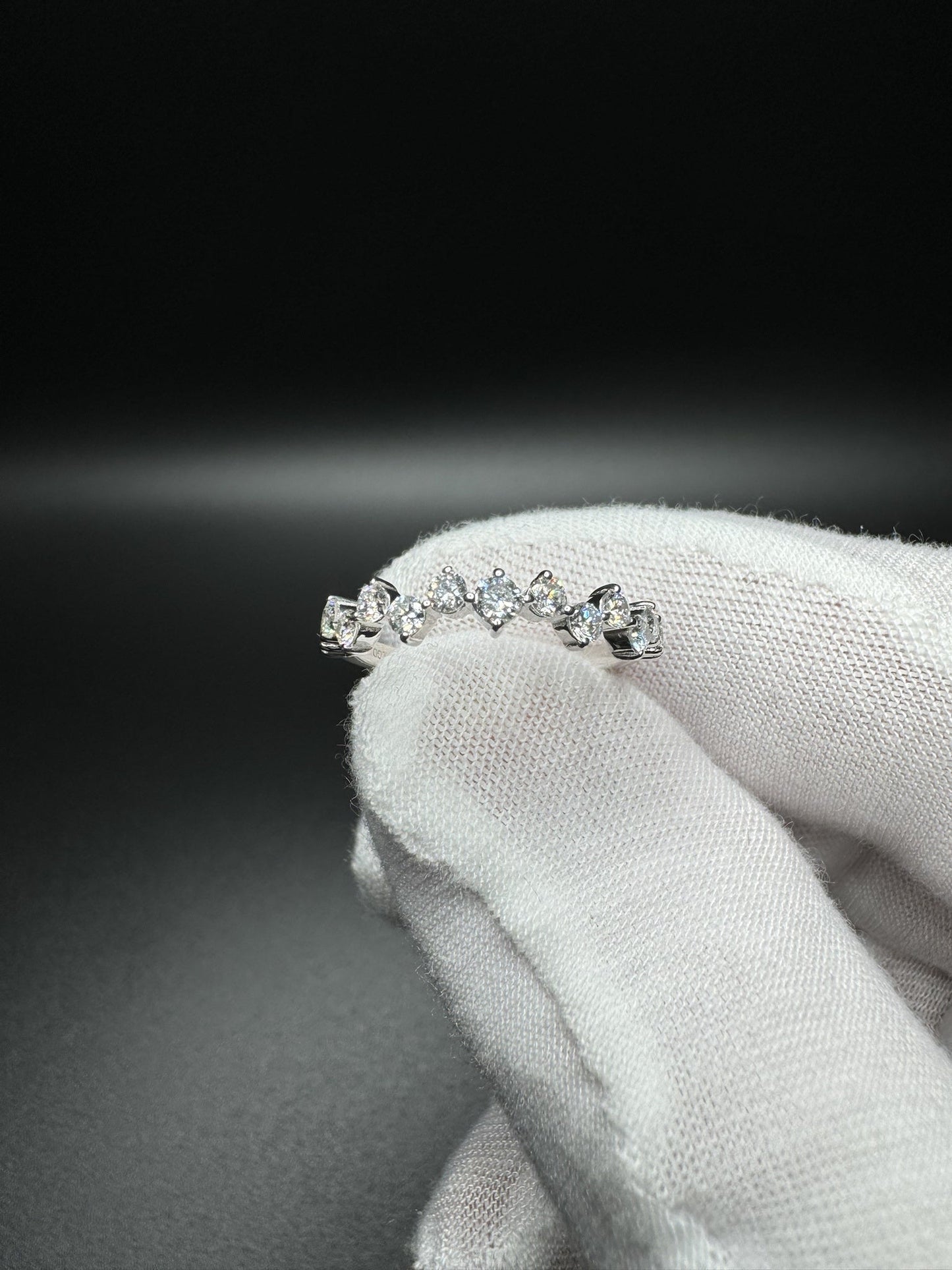 Size 7 Silver 1/2ctw Lab Diamond Prong Set Alternating Diamond Fashion Ring 1.7g