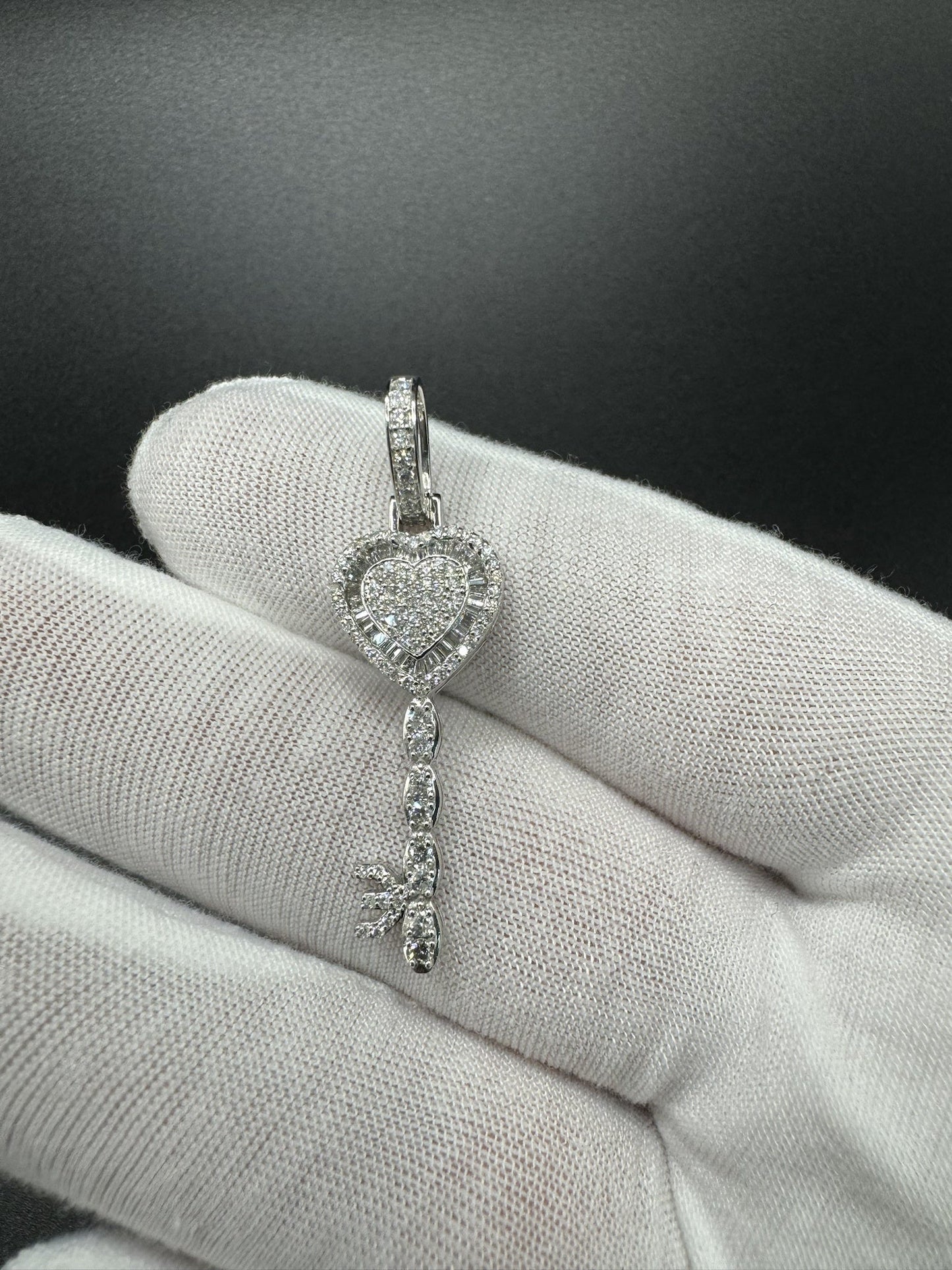 1.75” 10k White Gold Heart Key Pendant est 1ctw Natural Diamonds 6mm Bail 3.37g