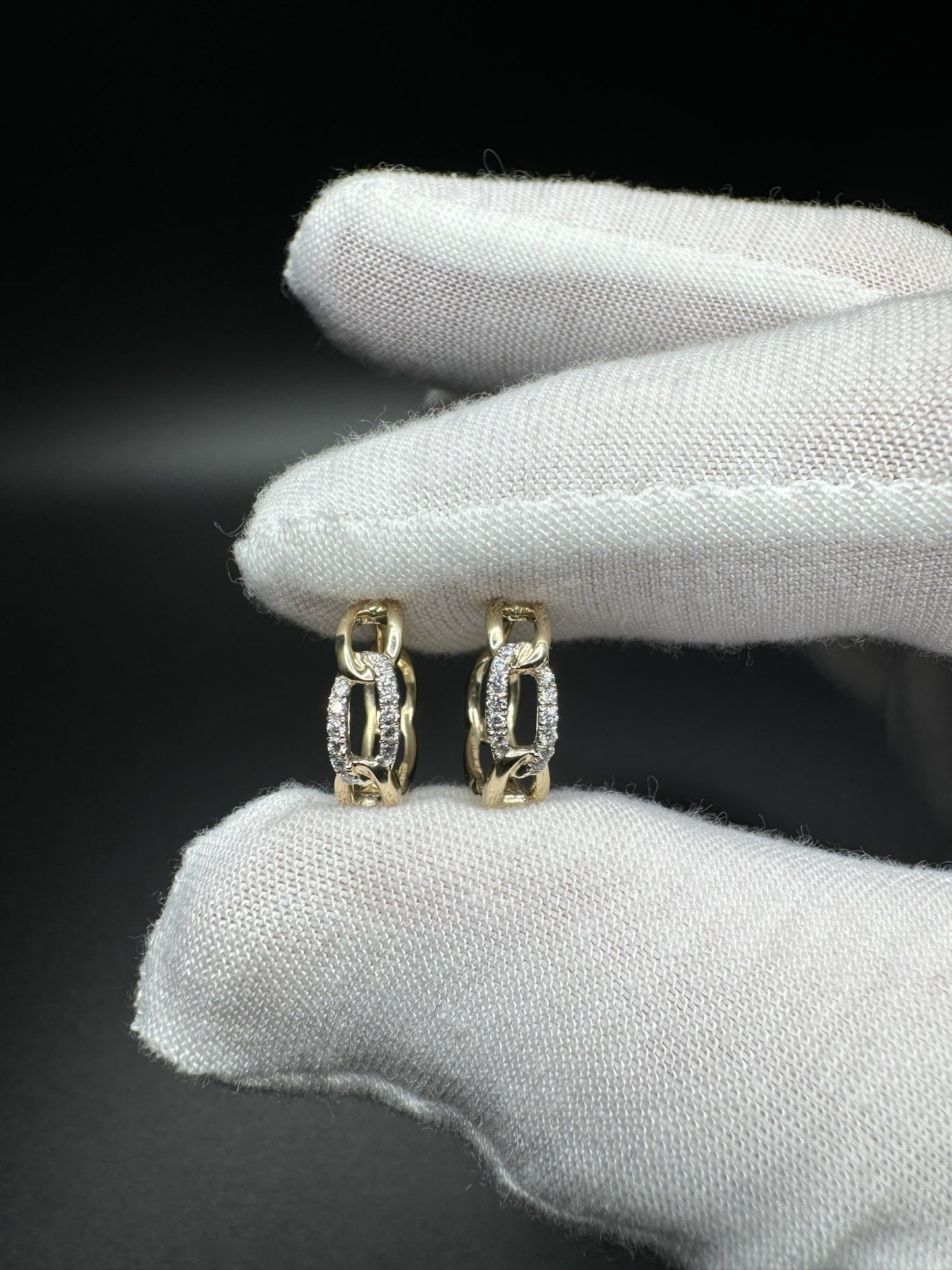 15mm 14k Yellow Gold 1/10ctw Diamond Cuban Link Huggies/Hoops 2.7g