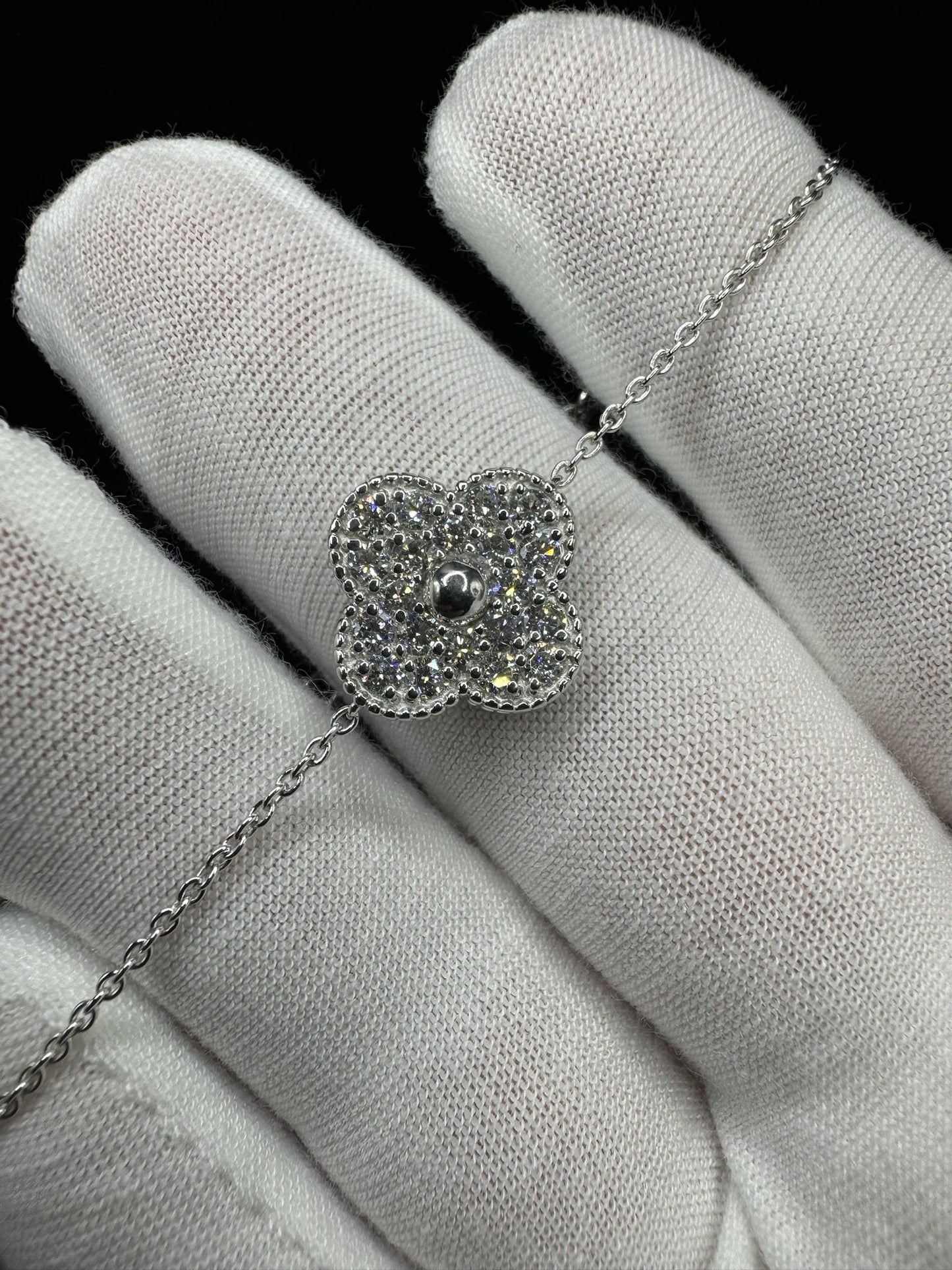 7-8” Silver 16mm Clover Bracelet 1.1ctw VS/ VVS Diamonds 4.6g