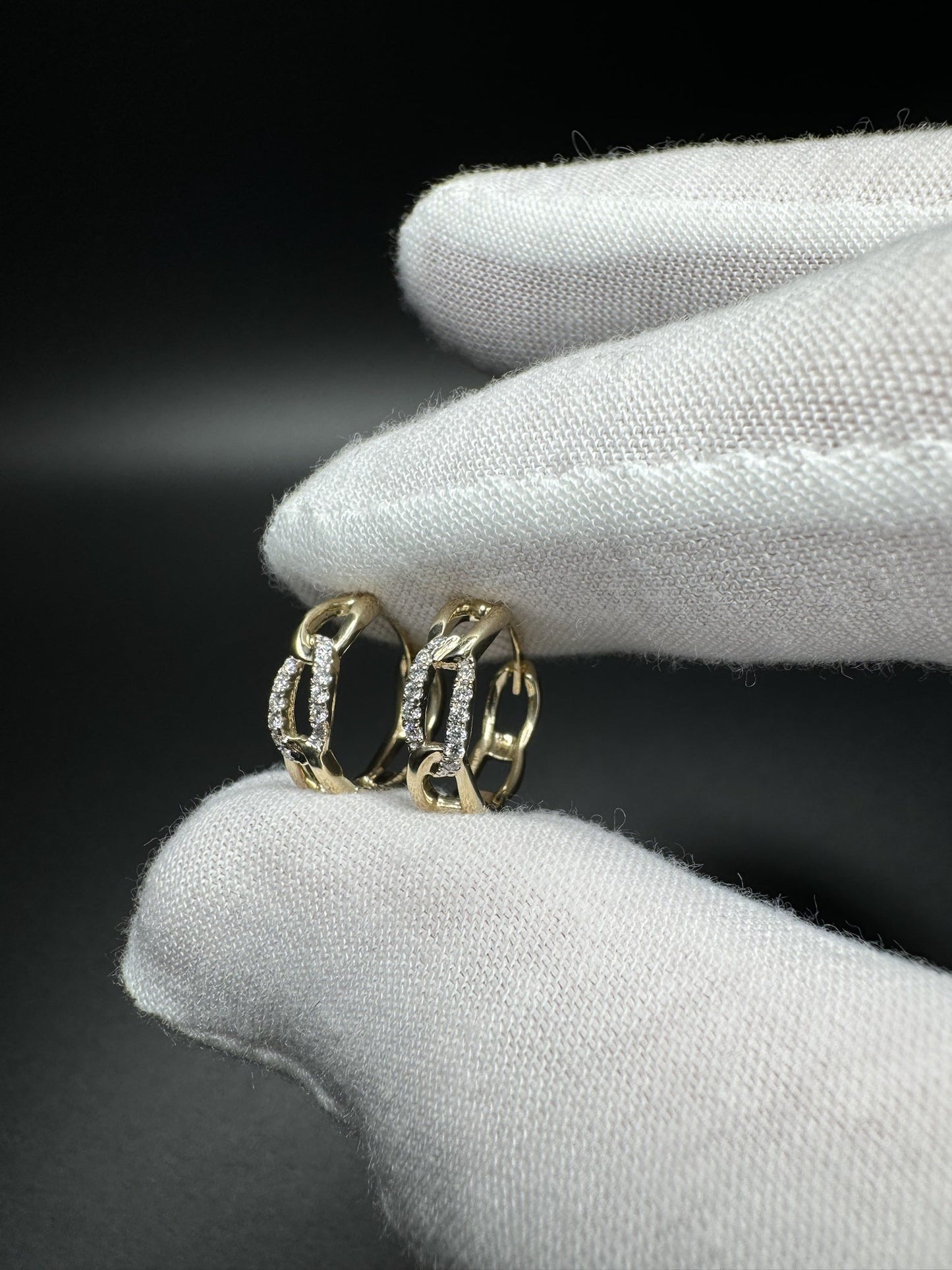 15mm 14k Yellow Gold 1/10ctw Diamond Cuban Link Huggies/Hoops 2.7g