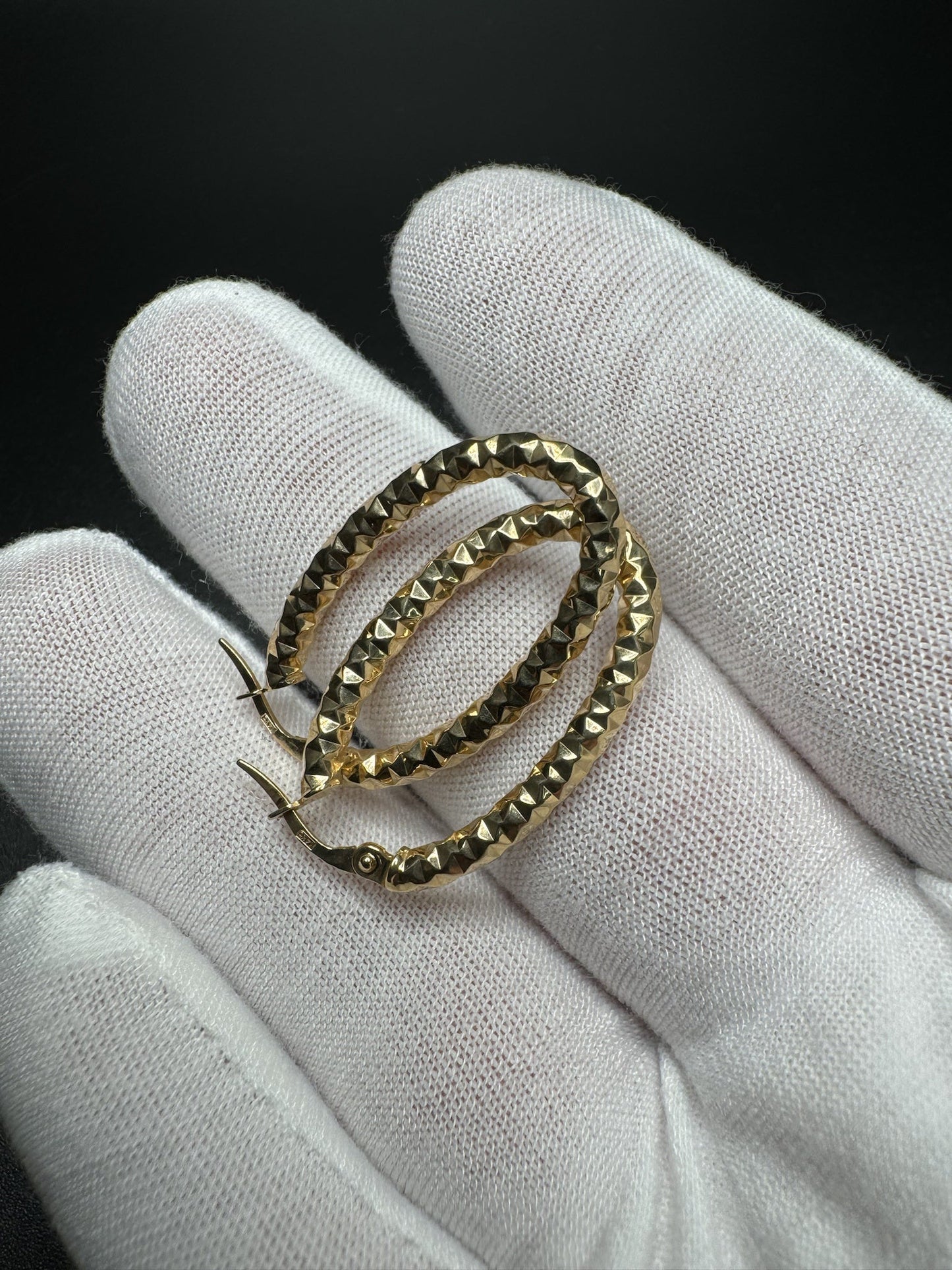 30mm x 20mm Oval 14k Yellow Gold Diamond Cut Hoops 2.1g