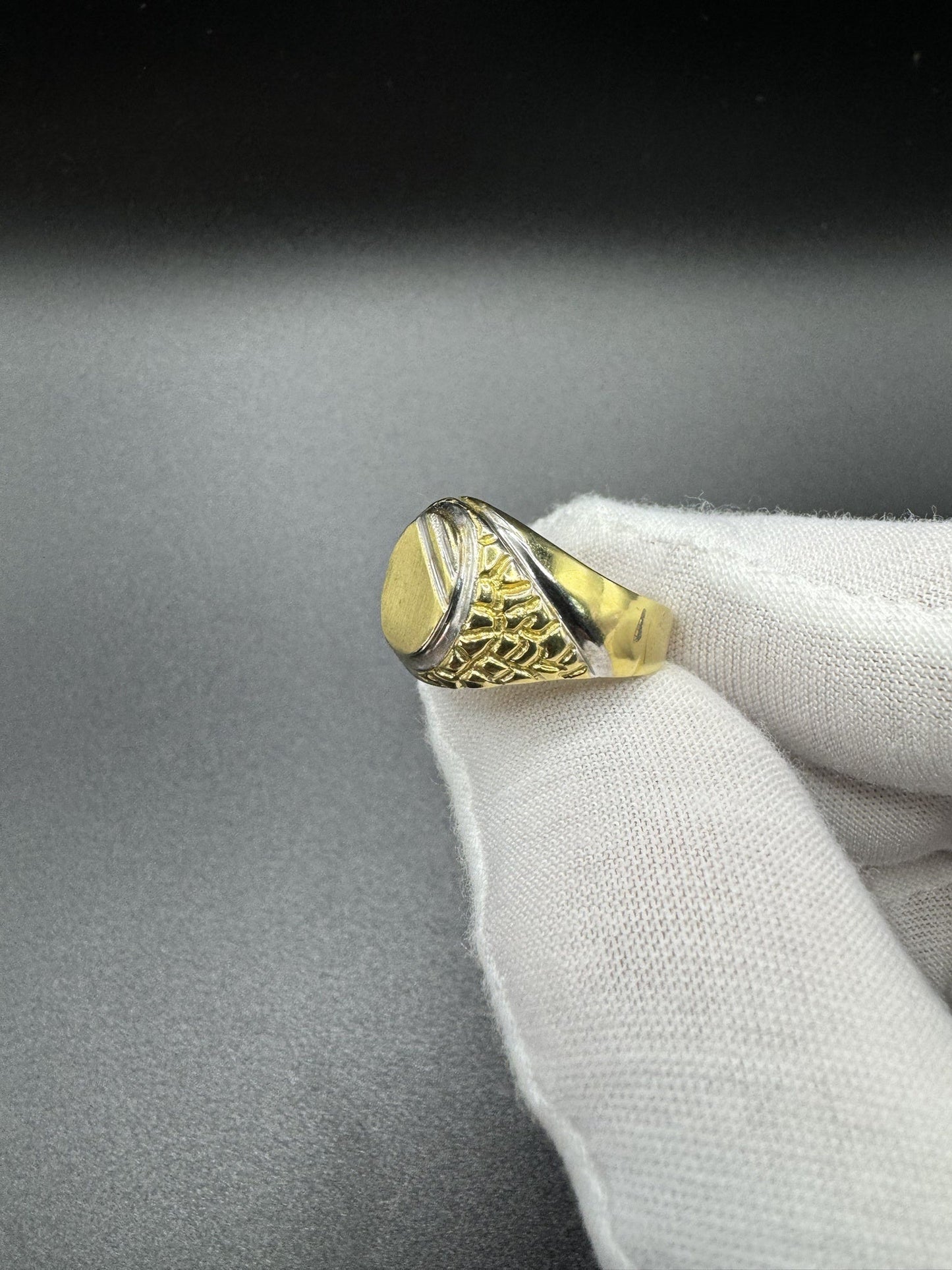 Size 10 14k Gold Two-Tone Nugget Style Signet Ring 5.82g