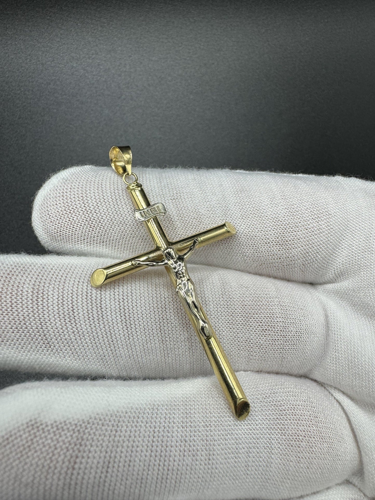2.25” 14k Gold Round Cross/Crucifix 5.2mm Bail 2.22g
