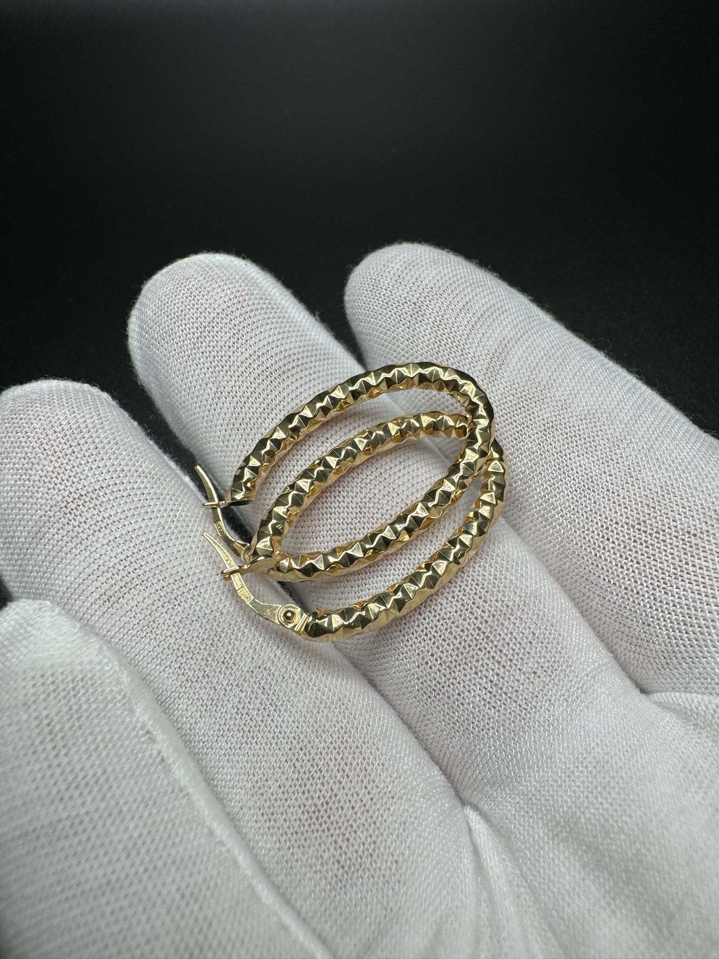 30mm x 20mm Oval 14k Yellow Gold Diamond Cut Hoops 2.1g