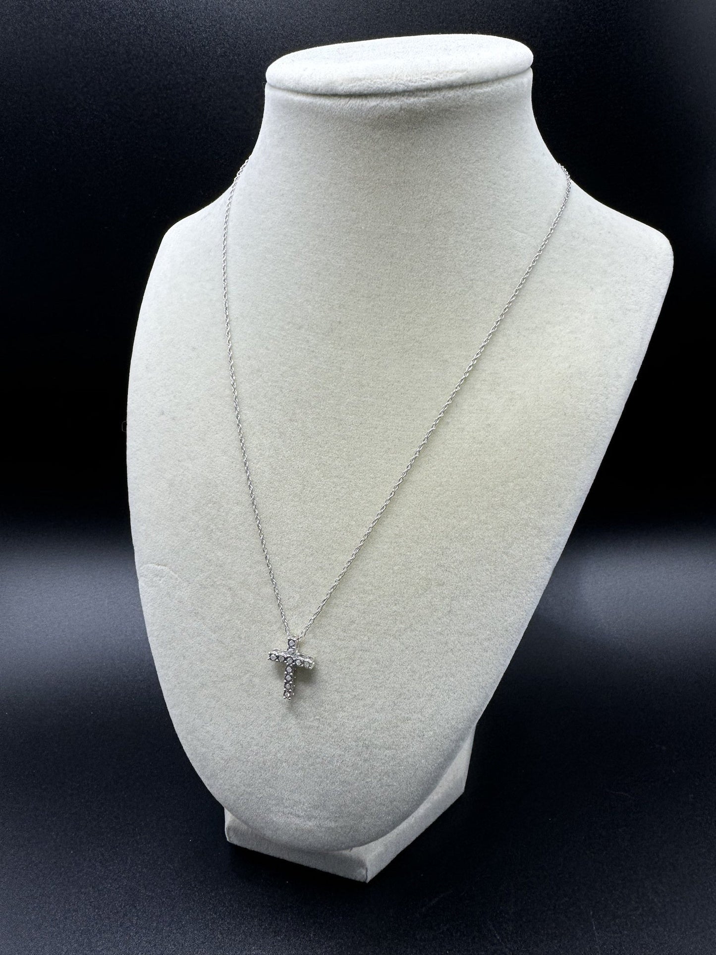 18” Silver Chain & 3/4” 1/8ctw Natural Diamond Cross 2.1g
