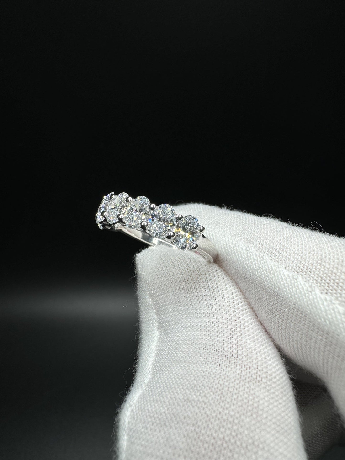 Size 7 Silver 2.25ctw 7 Stone Oval Lab Diamond Ring 2.6g
