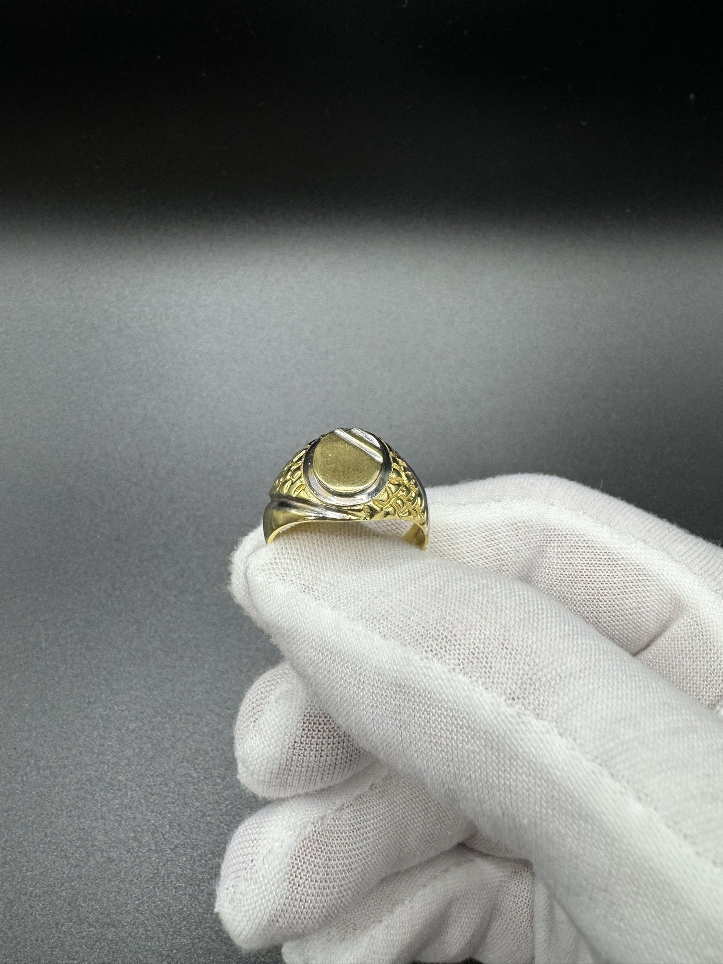 Size 10 14k Gold Two-Tone Nugget Style Signet Ring 5.82g