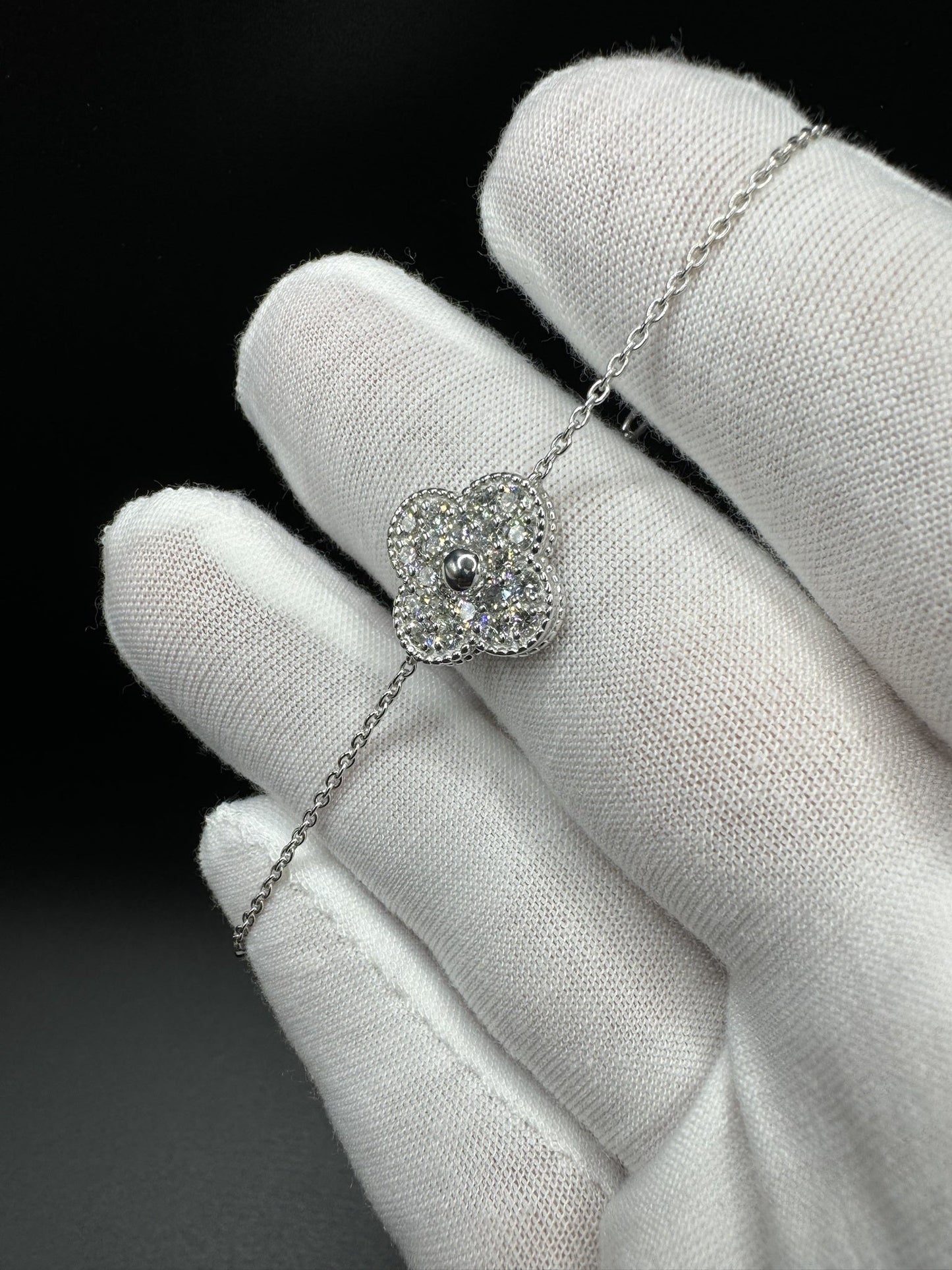 7-8” Silver 16mm Clover Bracelet 1.1ctw VS/ VVS Diamonds 4.6g