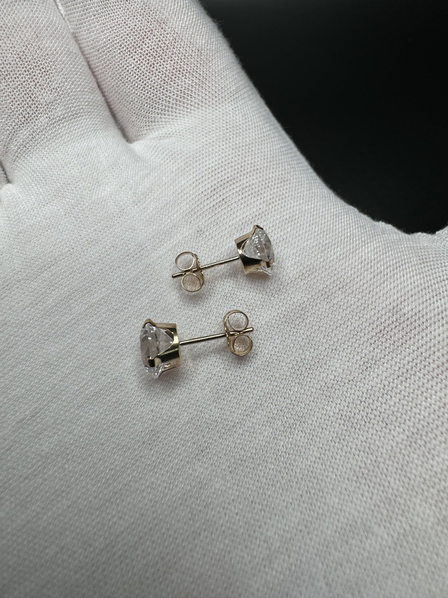 7mm 10k Yellow Gold Lab White Sapphire Studs 1.0g