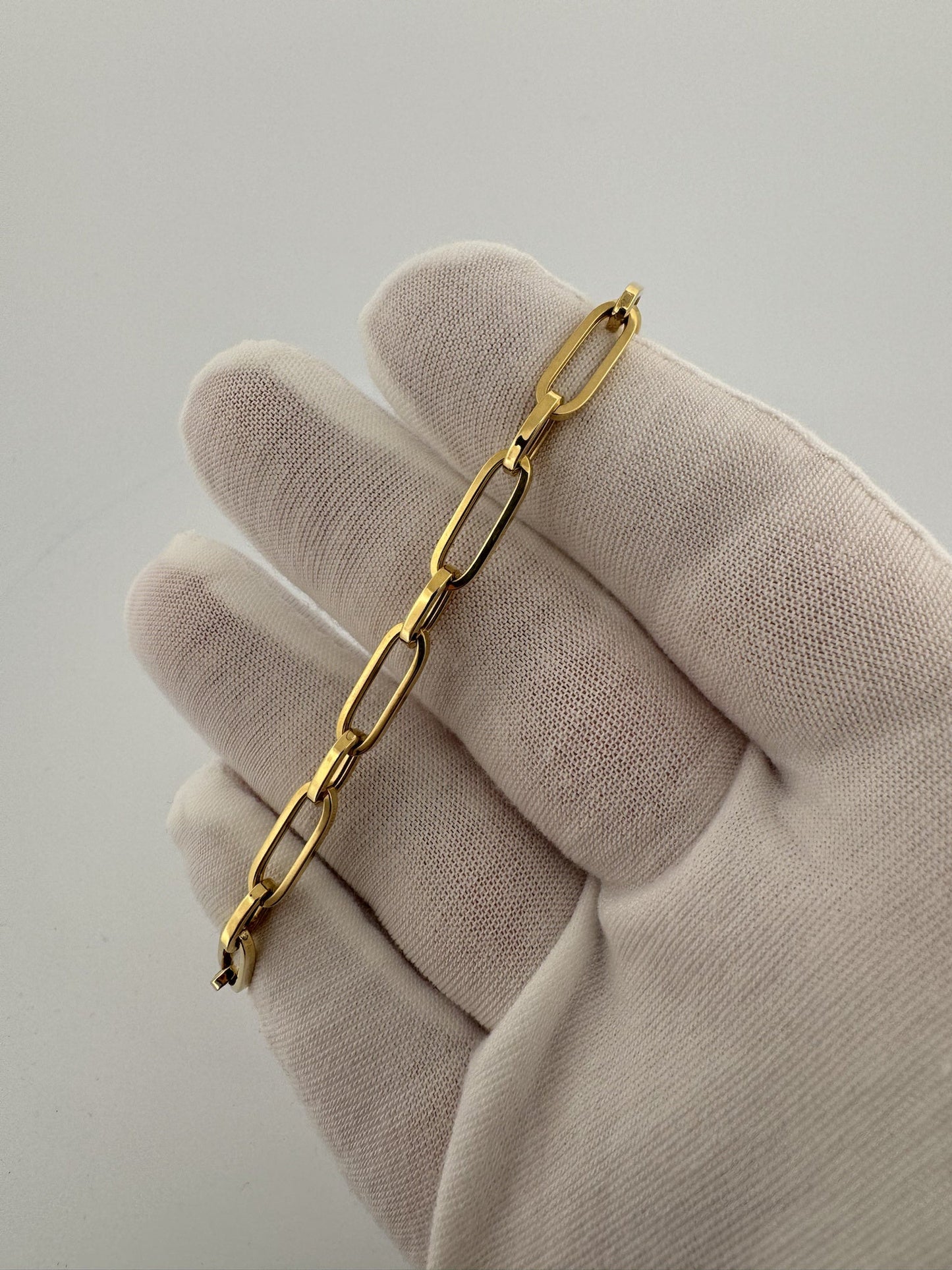 7.5” 14k Yellow Gold Paperclip 5.5mm 3.43g