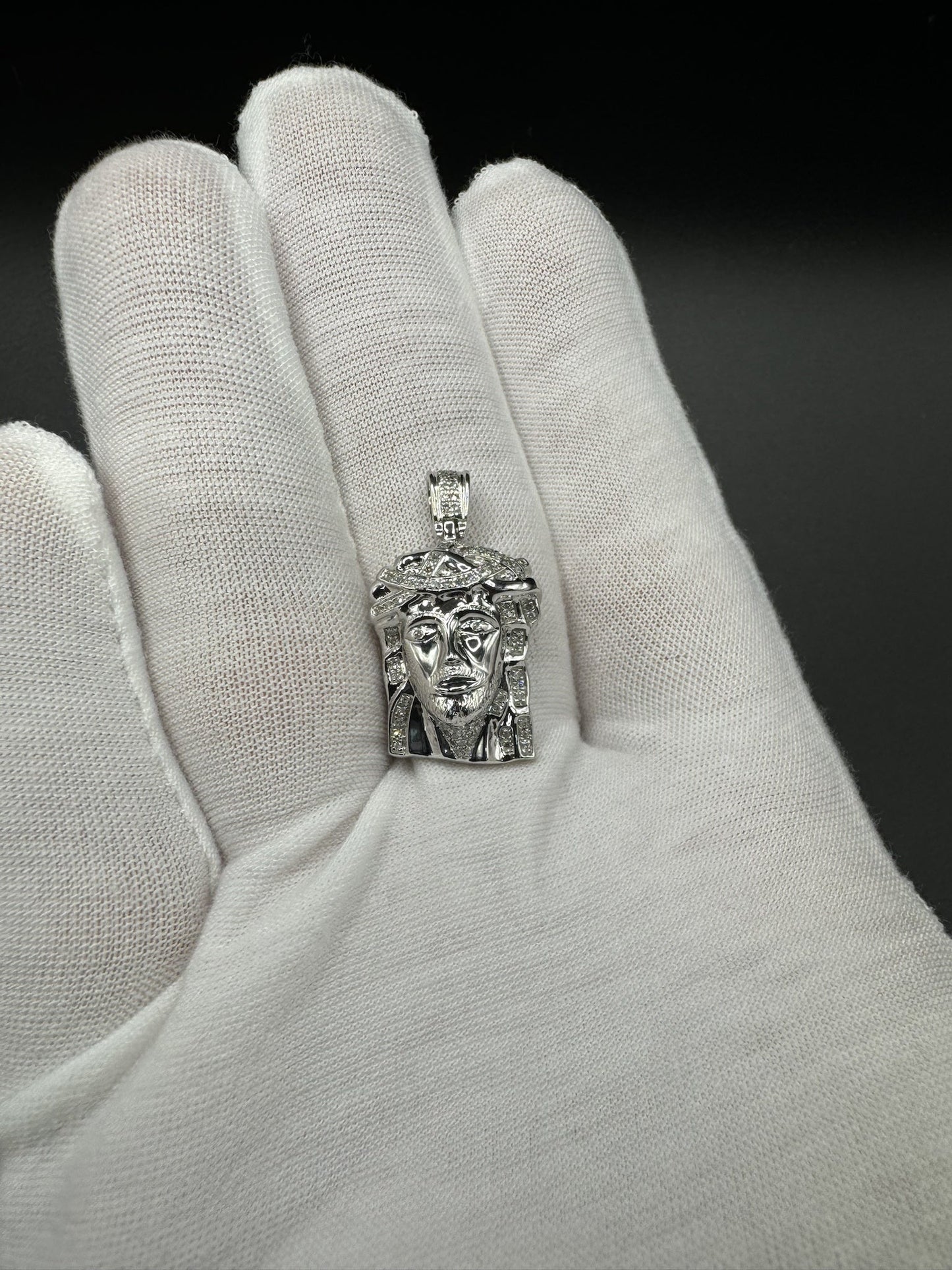 1” 10k White Gold 1/3ctw Natural Diamond Jesus Piece 3mm Bail 6.1g